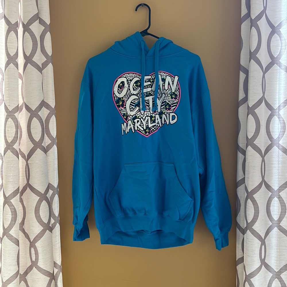 Woman’s Large blue Ocean City Sweatshirt